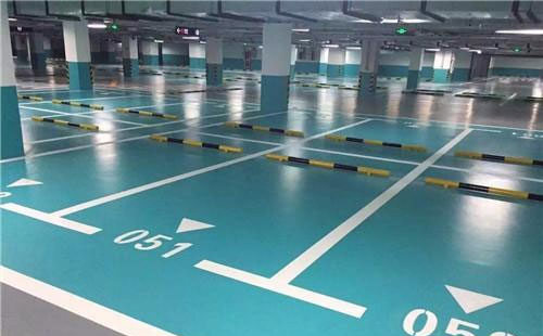 米东米东环氧地坪中涂：构筑坚固地面的关键环节